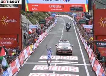 Jay Vine s’impose en solitaire