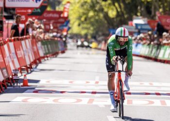 Filippo Ganna s’impose d’un souffle, Almeida reprend du temps à Vingegaard