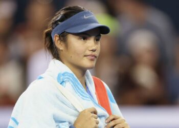 Emma Raducanu est ciblée alors que la star britannique réalise la meilleure victoire en carrière | Tennis | Sport
