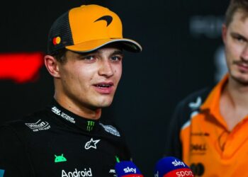 Lando Norris se retourne à Max Verstappen alors que Temorrs Flare au Grand Prix de Singapour | F1 | Sport
