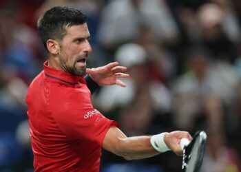 Actualité du tennis : Novak Djokovic gagne alors que la star fond en larmes sur le terrain | Tennis | Sport