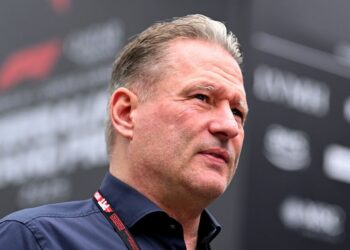 La position de Jos Verstappen sur la possibilité de devenir patron de l’équipe de F1 alors que le commentaire brutal de McLaren est publié | F1 | Sport