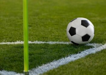 Match de football abandonné à la mi-temps après trois cartons rouges et un joueur poursuivi dans le tunnel | Football | Sport