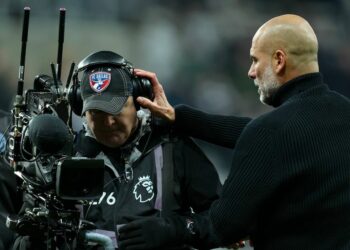 Pep Guardiola s'excuse car son patron a "honte" d'avoir affronté le caméraman | Football | Sport