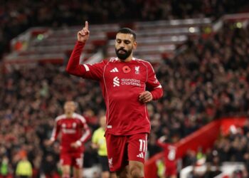 Les stars de la Premier League aident à lever la fortune de Poppy Appeal | Football | Sport