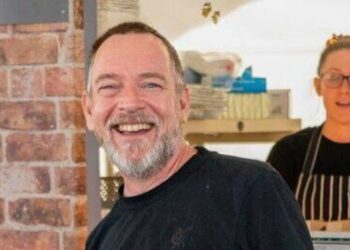 L&rsquo;acteur d&rsquo;EastEnders, Adam Woodyatt, a perdu trois pierres en abandonnant une boisson populaire