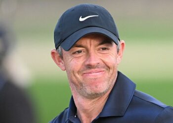 Les vraies couleurs de Rory McIlroy montrées alors qu&rsquo;un employé du golf fond en larmes | Golf | Sport