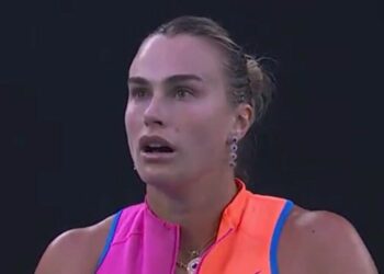 Aryna Sabalenka s’échauffe avec l’arbitre de l’Open d’Australie alors que le match est interrompu | Tennis | Sport