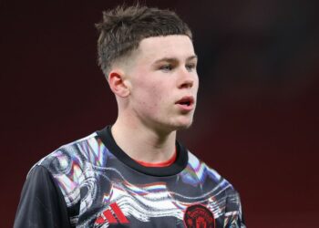 Kai Rooney répond après ses débuts à Old Trafford sous le regard de son père Wayne | Football | Sport