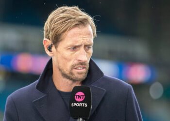 L'Angleterre a un nouvel attaquant passionnant, 18 ans, qui est encore plus grand que Peter Crouch | Football | Sport