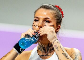 La star du tennis devenue virale pour ses tatouages ​​sur le visage refuse la poignée de main et la photo | Tennis | Sport