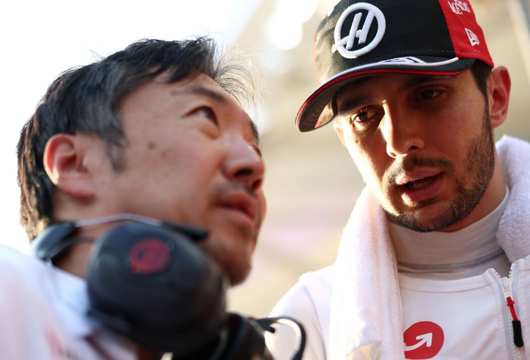 Ayao Komatsu s'entretient avec Esteban Ocon