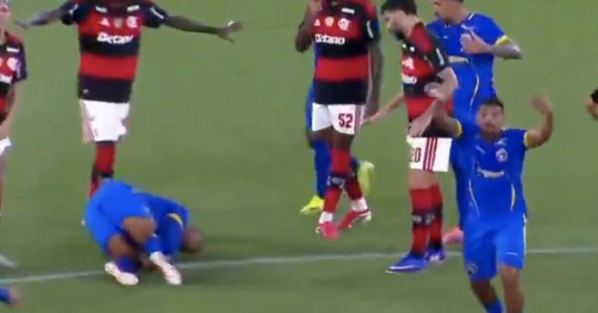 Moment d’horreur, un footballeur s’effondre au milieu du match alors qu’une ambulance se précipite sur le terrain | Football | Sport