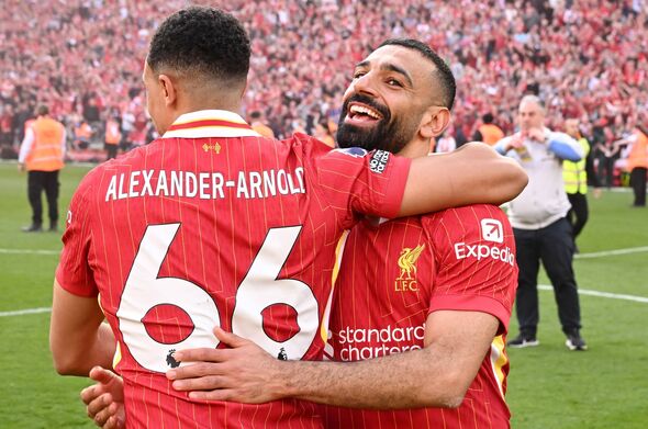 Trent Alexander-Arnold et Mohamed Salah font la fête