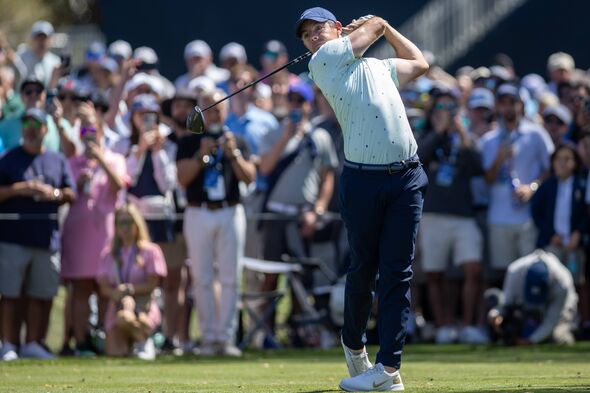 Rory McIlroy, d'Irlande du Nord, part du neuvième trou lors du deuxième tour du Championnat DES JOUEURS 2026 au PL