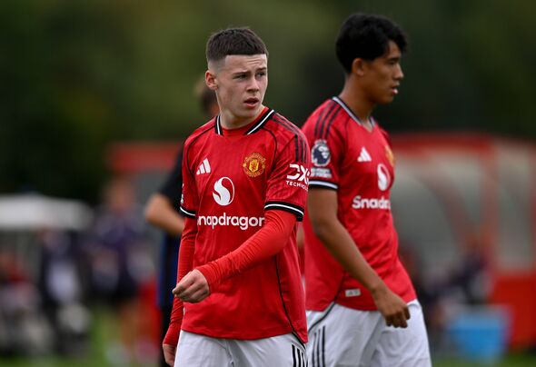 Kai Rooney et Jariyah Shah de Manchester United pendant la Premier League des moins de 18 ans entre Manchester United U18 et Middlesbro Kai Rooney et Jariyah Shah de Manchester United pendant la Premier League des moins de 18 ans entre Manchester United U18 et Middlesbro