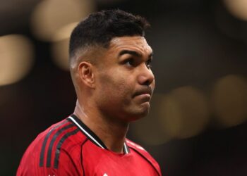 Man Utd « établit une liste restreinte de trois joueurs » pour remplacer Casemiro alors que Baleba est snobé | Football | Sport