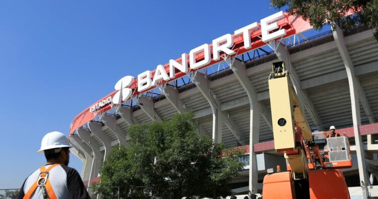 Un fan de football décède sur le site de la Coupe du monde 2026 après une chute tragique du box | Football | Sport