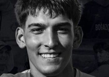 Un footballeur de 20 ans décède après une longue bataille contre le cancer alors que les hommages affluent | Football | Sport