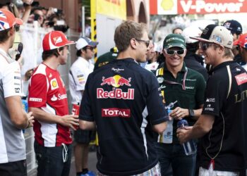 Le vainqueur de la course de F1 montre d’énormes cicatrices à la poitrine après une opération à cœur ouvert | F1 | Sport