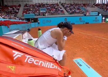 Iga Swiatek prend sa retraite à l&rsquo;Open de Madrid après avoir fait vérifier ses signes vitaux | Tennis | Sport