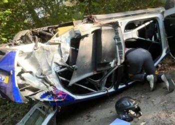 Jos Verstappen rattrapé par un accident de rallye d’horreur alors qu’une voiture brise un arbre | F1 | Sport