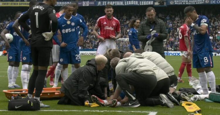 Jesse Derry reçoit de l’oxygène alors qu’une blessure d’horreur lors de ses débuts voit le match de Chelsea interrompu | Football | Sport