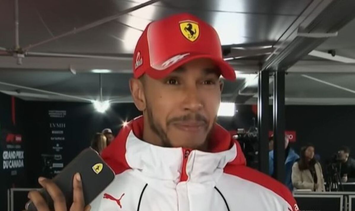 Lewis Hamilton souriant Lewis Hamilton souriant