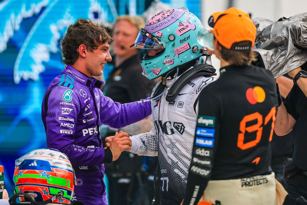 Valtteri Bottas (au centre) pourrait perdre son siège après le Grand Prix de Monaco Valtteri Bottas (au centre) pourrait perdre son siège après le Grand Prix de Monaco