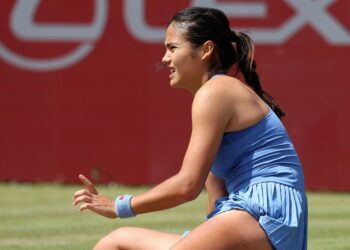 Emma Raducanu obligée de retourner au tribunal quelques heures seulement après avoir suscité des craintes avec la victoire de Queen | Tennis | Sport