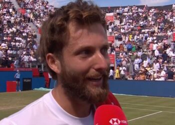 La BBC est obligée d&rsquo;écourter l&rsquo;interview vulgaire de Queen alors que la star jure sept fois | Tennis | Sport