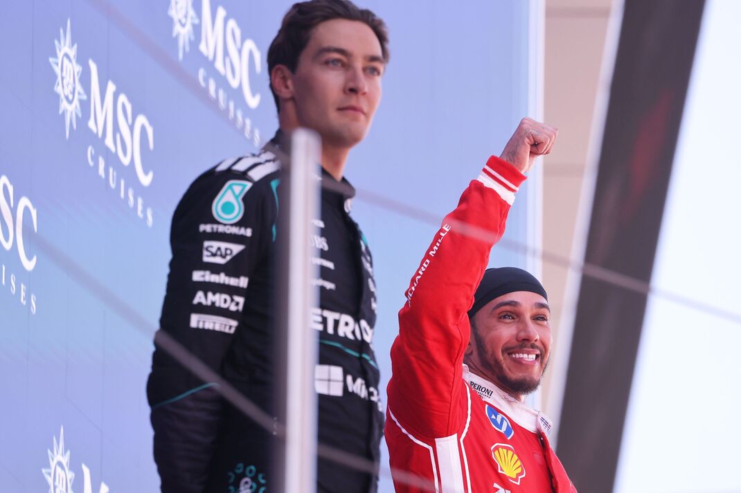 Lewis Hamilton et George Russell. Lewis Hamilton et George Russell.