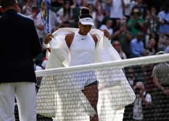Naomi Osaka fait sensation sur le court central de Wimbledon avec une tenue audacieuse | Tennis | Sport