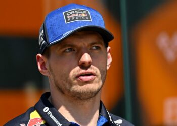La star de Red Bull coince la voiture de Max Verstappen alors que des images apparaissent | F1 | Sport