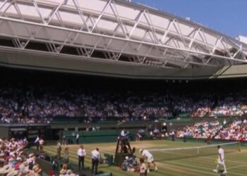 Wimbledon EN DIRECT : la finale a été interrompue pour urgence médicale après que la BBC ait été contrainte de présenter des excuses | Tennis | Sport