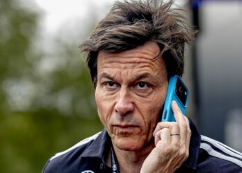 Toto Wolff menace George Russell et Kimi Antonelli avec une hache | F1 | Sport