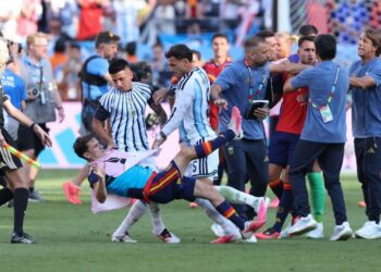 La FIFA lance une enquête sur l'Argentine alors que des joueurs espagnols ont été « frappés » | Football | Sport