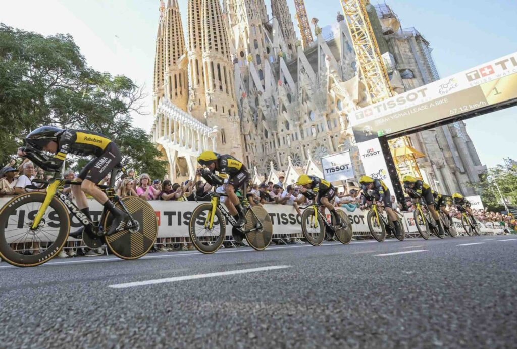 Visma-Lease a Bike s'impose à Barcelone, Vingegaard premier maillot jaune