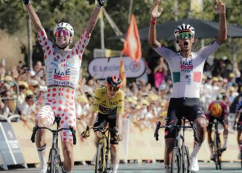 Del Toro l’emporte, Pogacar lui offre la victoire, les EAU écrasent Montjuïc